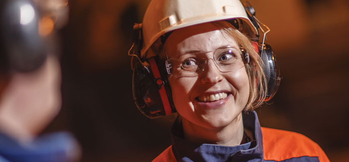 Employee at production site 