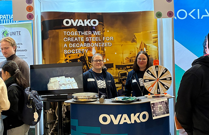 Ovako at a trade fair with two colleagues