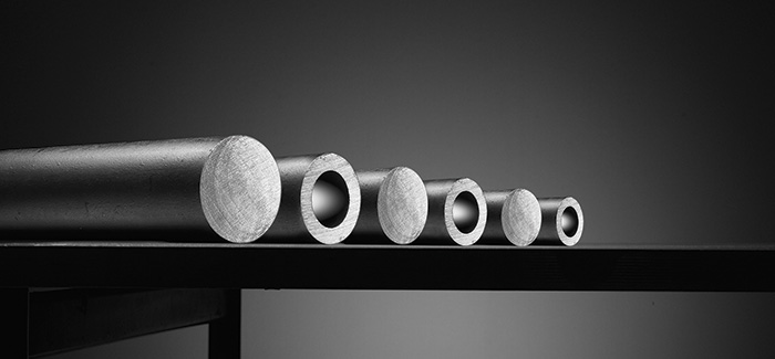 Seamless tube and hollow bar