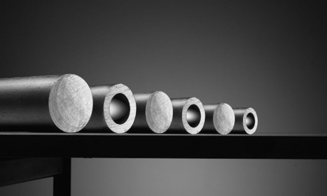 Seamless tube and hollow bar